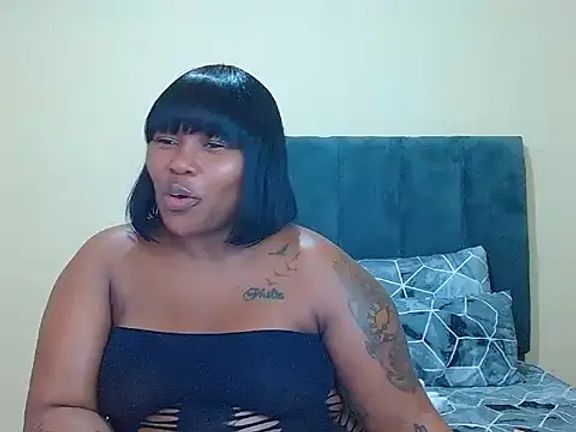 curvycloe1