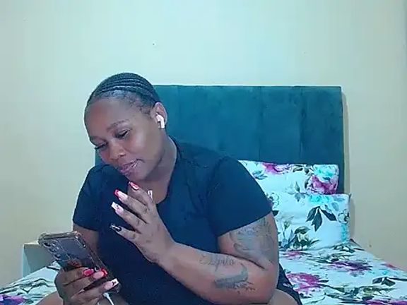 curvycloe1