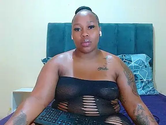 curvycloe1