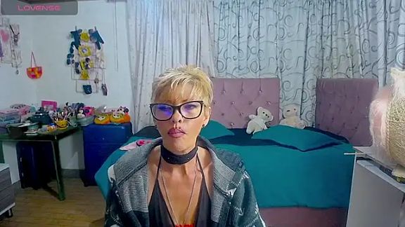 isabella-lips007