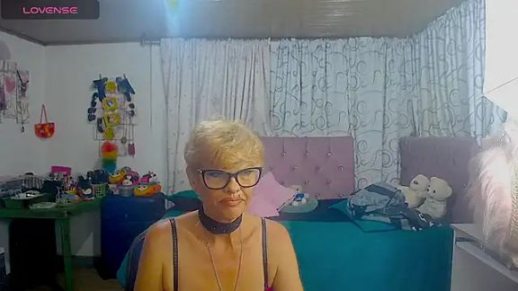 isabella-lips007