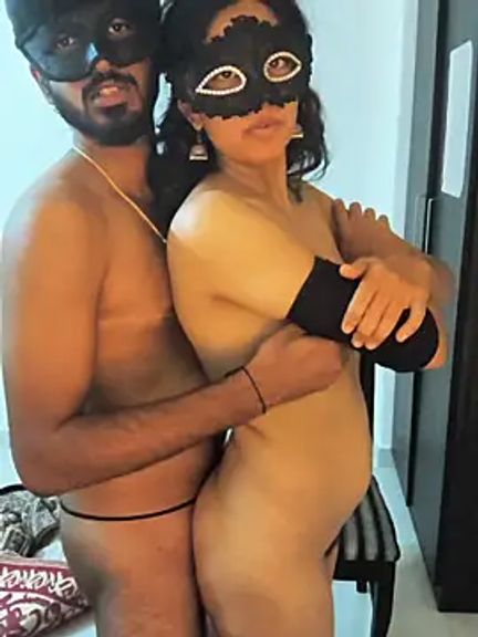 NAUGHTY_INDIAN_COUPLE