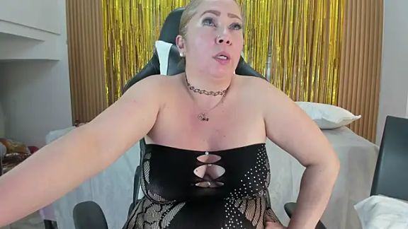 Danna_topless