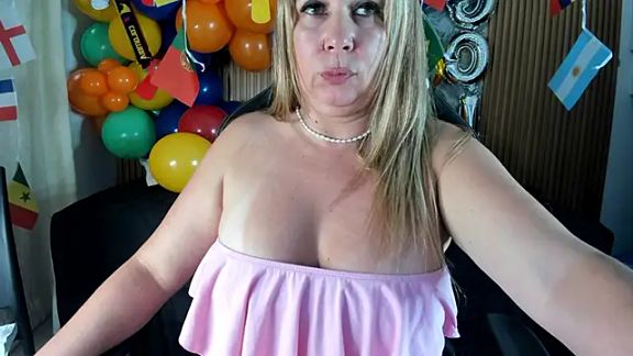 Danna_topless