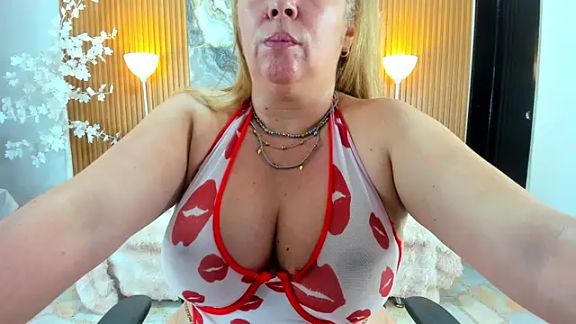 Danna_topless