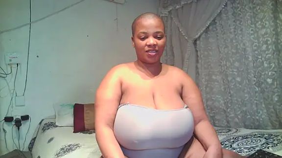 BUSTYY44DD
