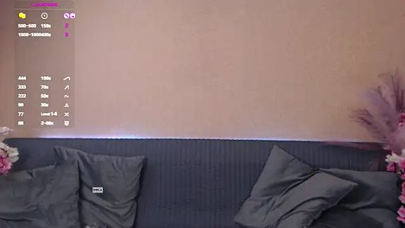 anna_chatstrip