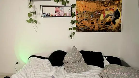 eva_sunshine_blue_eyes