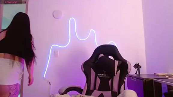 Layna_cold