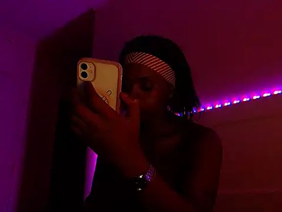 LuciousLips96