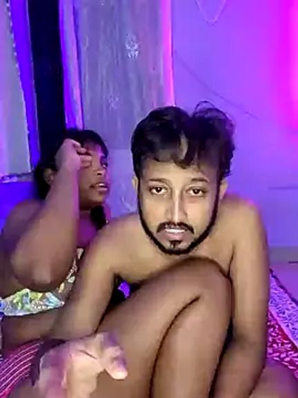 Trending_Couple