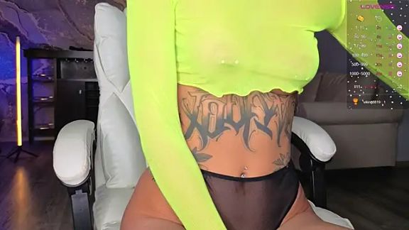 miss_long_legs