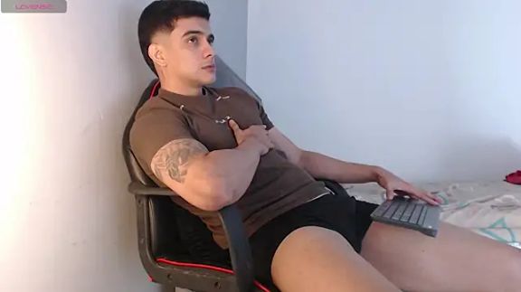 adam_levis17