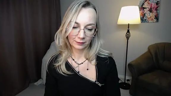 Ava_Elior