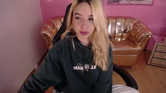 Alina_Lee_t