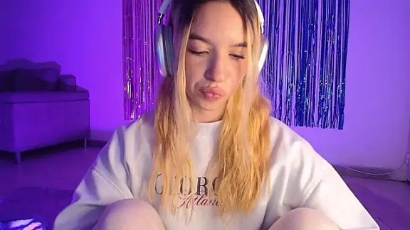 Alina_Lee_t