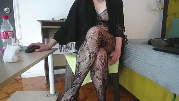 LADY-IN-BLACK
