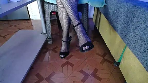 LADY-IN-BLACK
