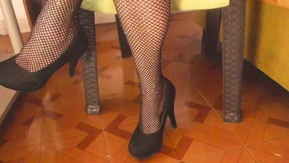 LADY-IN-BLACK