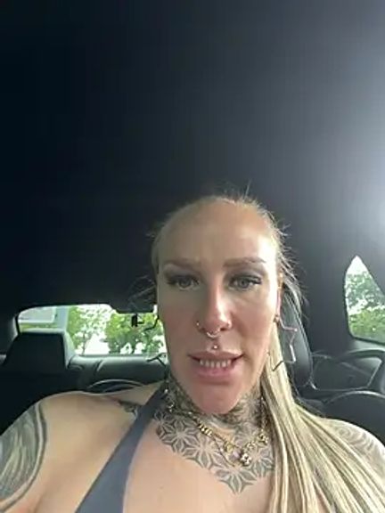 Lara-CumKitten