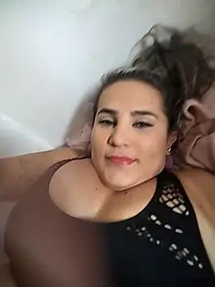 Busty_divorced_mom