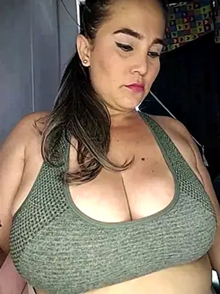 Busty_divorced_mom