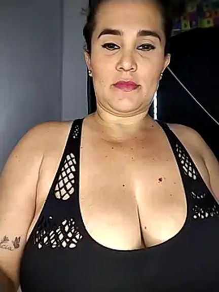 Busty_divorced_mom