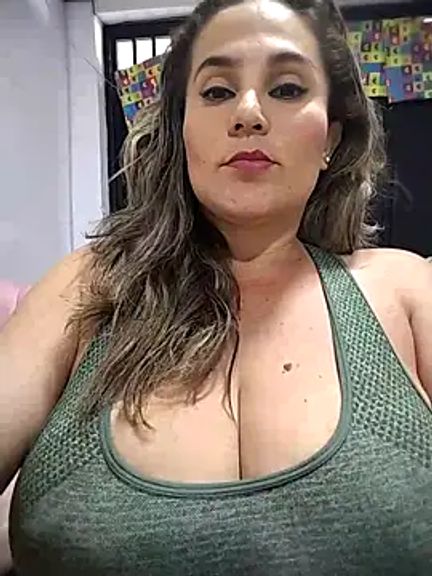 Busty_divorced_mom