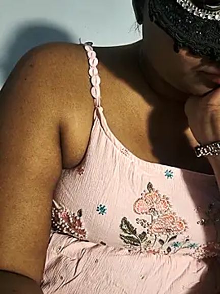 DIRTYSECRET_QUEEN_07