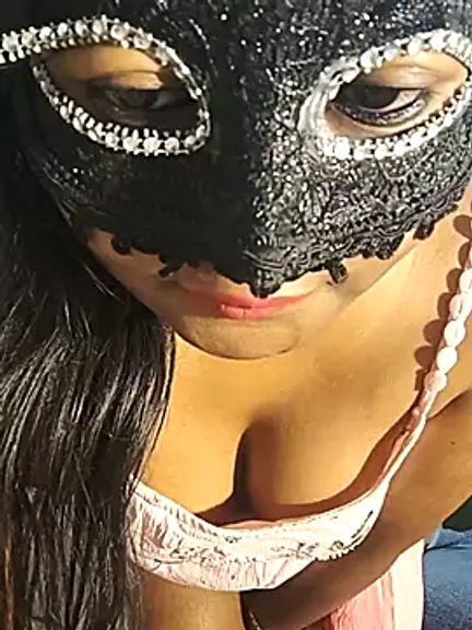 DIRTYSECRET_QUEEN_07