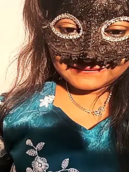 DIRTYSECRET_QUEEN_07