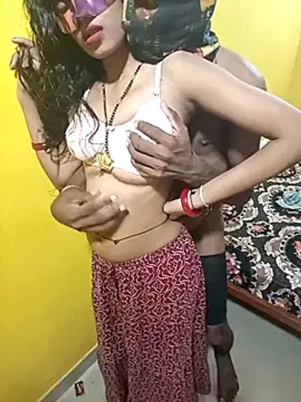 Karisma-sexy-couple