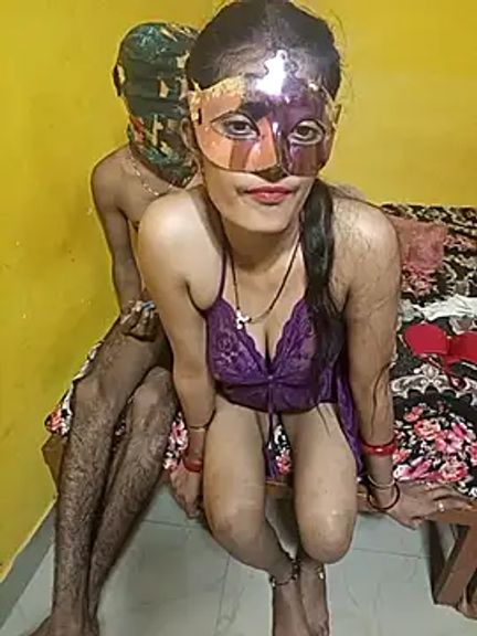 Karisma-sexy-couple
