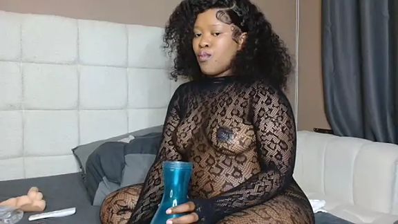 ThickTemptress18