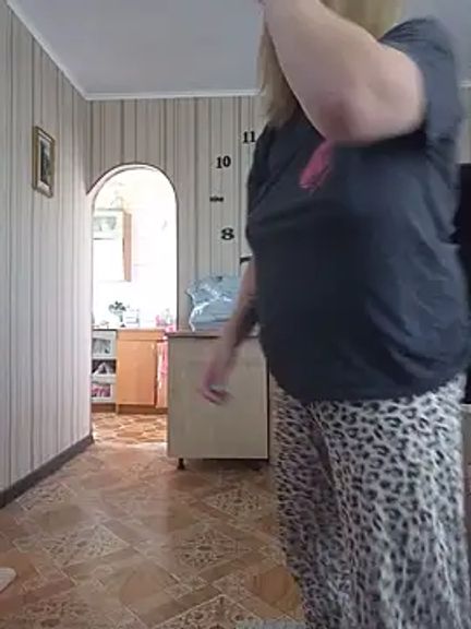 BustyBlond