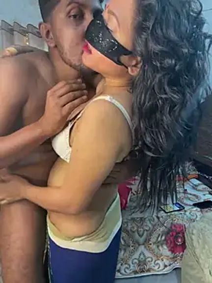 Thithi_Hot_Couple
