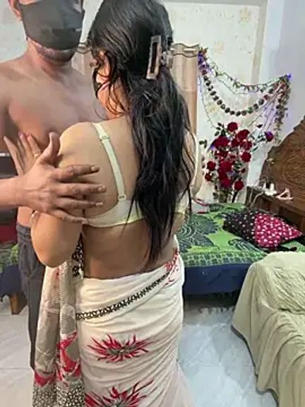 Thithi_Hot_Couple