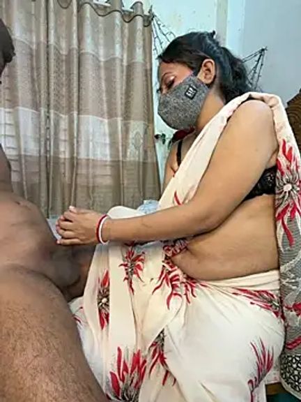 Thithi_Hot_Couple