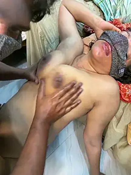 Thithi_Hot_Couple