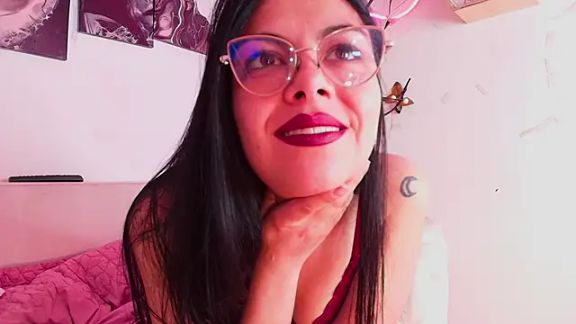 chloe_kiss1