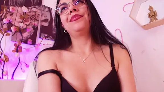 chloe_kiss1