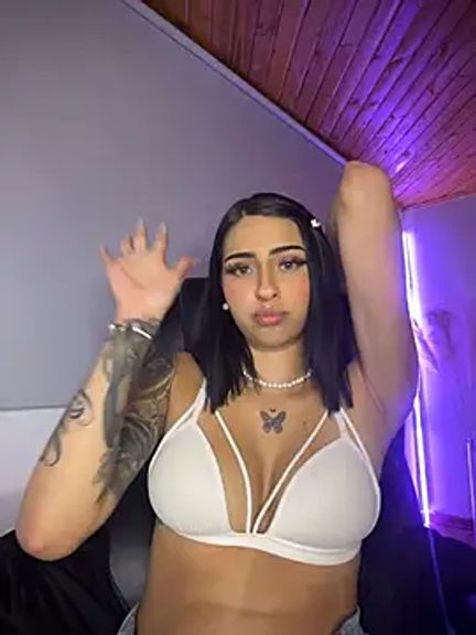 Hilary_pinkk