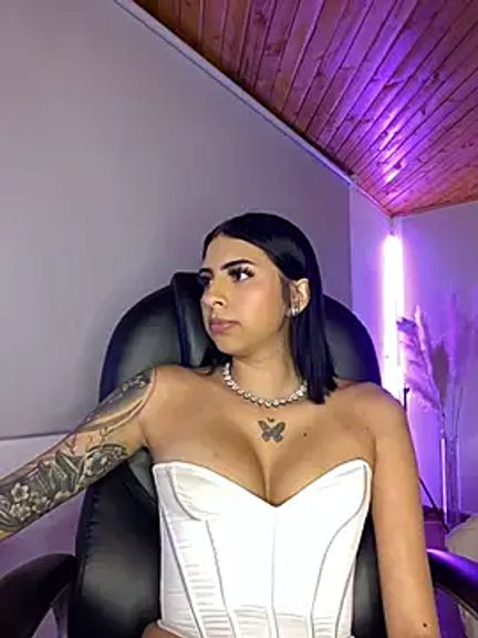 Hilary_pinkk