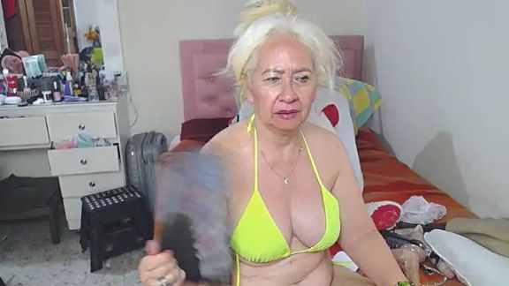 lucy_belle_bm