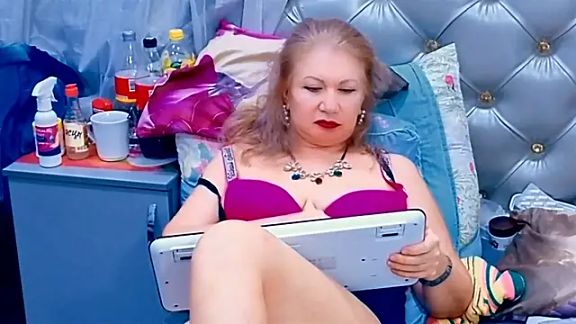 Hornystepmom29