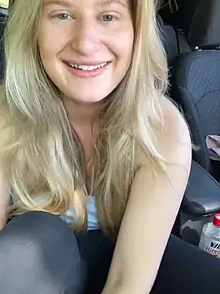 Busty-Ellie