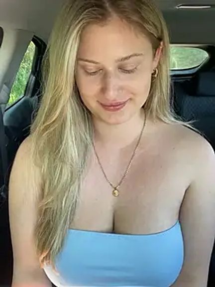Busty-Ellie