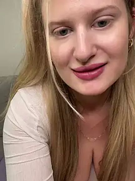 Busty-Ellie