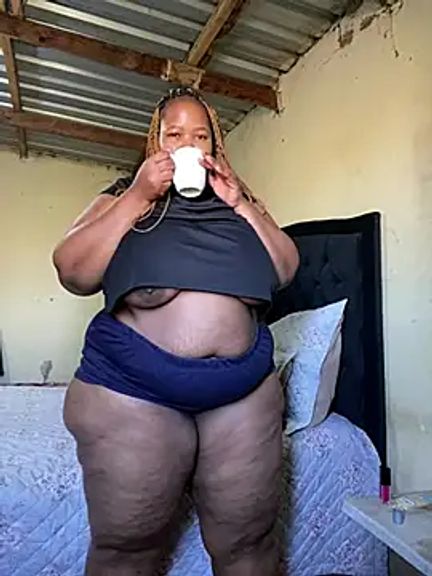 Curvycandy95