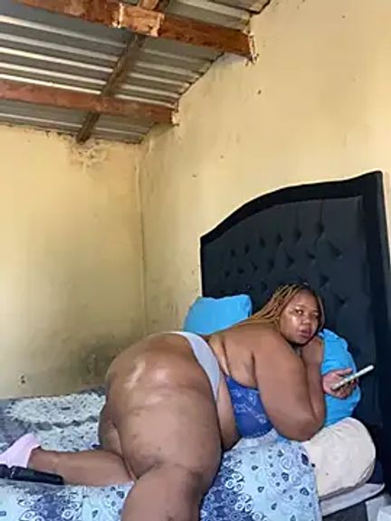 Curvycandy95